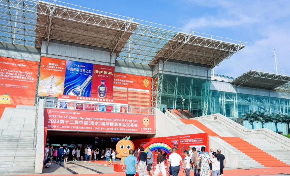 展会现场人气火爆,东方鼎酒再次亮相南京糖酒会!