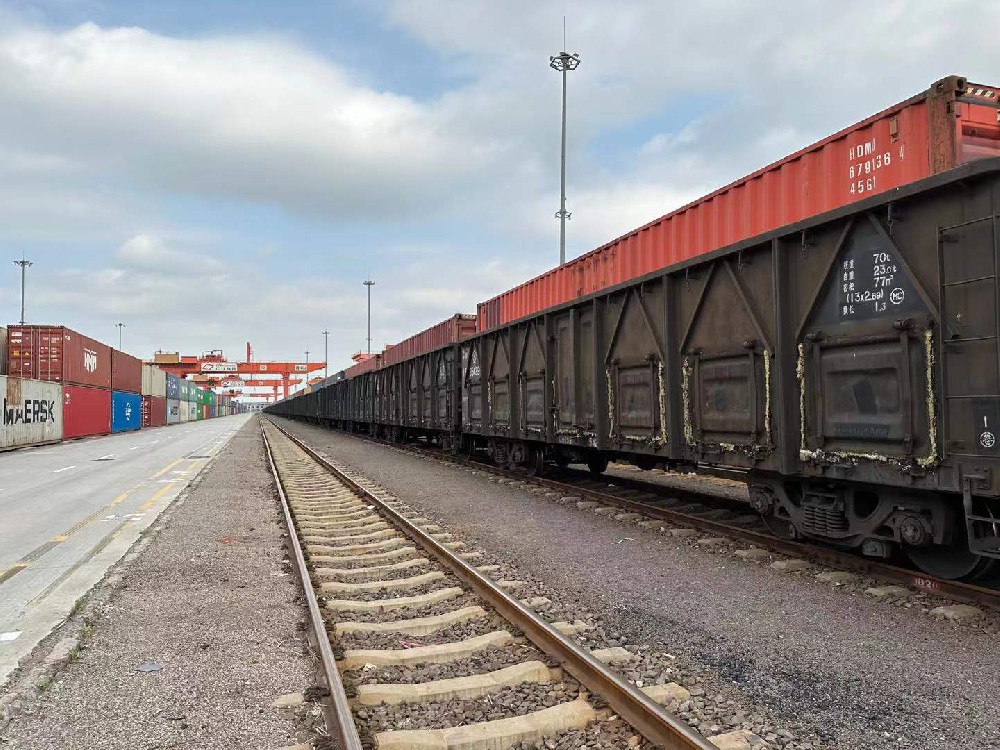 媒体管家|铁路货运回暖势头加速 前8月铁路货运量超33亿吨