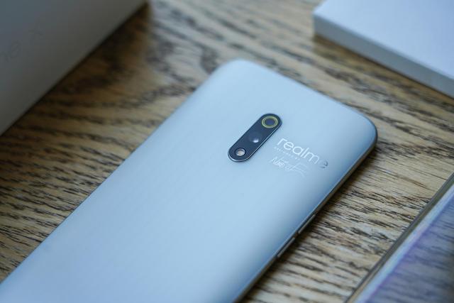 2025媒体管家：厂商喊出“产品硬件毛利率可以为0” 中端手机市场竞争或加剧