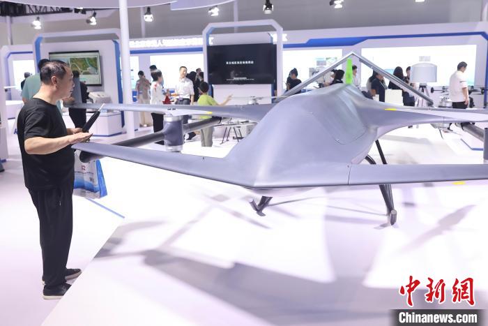 无人机“炫技”北京科博会 竞逐低空经济新赛道