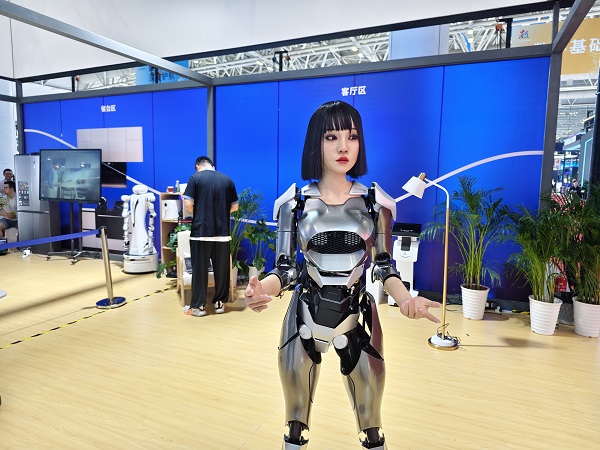 赛迪顾问：2026年中国人形机器人产业规模有望突破200亿元