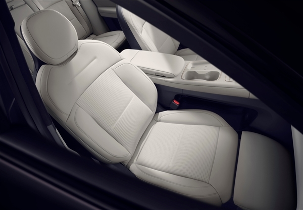 就看这款了!蔚来全新ES6上市定档:“高端中型SUV天花板”登场(图5) 就看这款了!蔚来全新ES6上市定档:“高端中型SUV天花板”登场(图5)