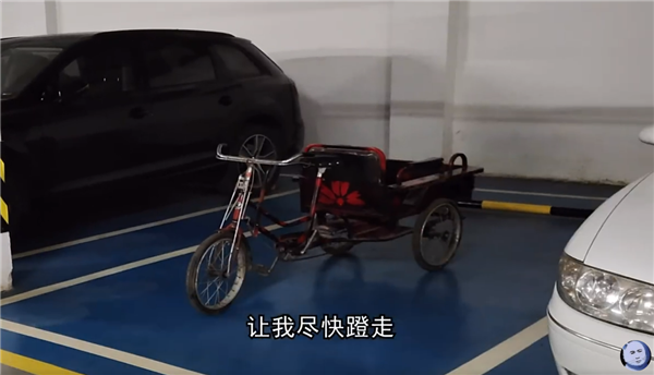 手工耿、天才小熊猫梦幻联动：把镶钻三轮打造成蛋炒饭神车(图2)