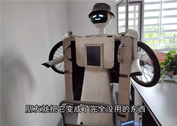 手工耿、天才小熊猫梦幻联动：把镶钻三轮打造成蛋炒饭神车(图6)