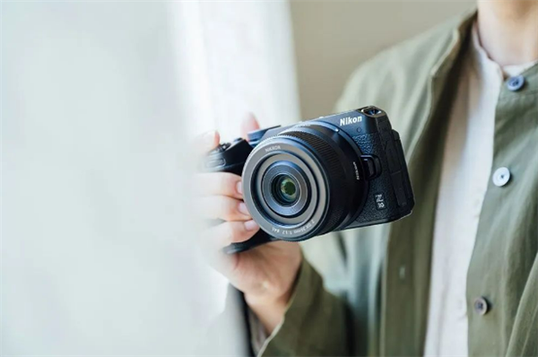 2099元！尼康尼克尔Z DX 24mm f／1.7正式发布：夜拍画质绝(图1)