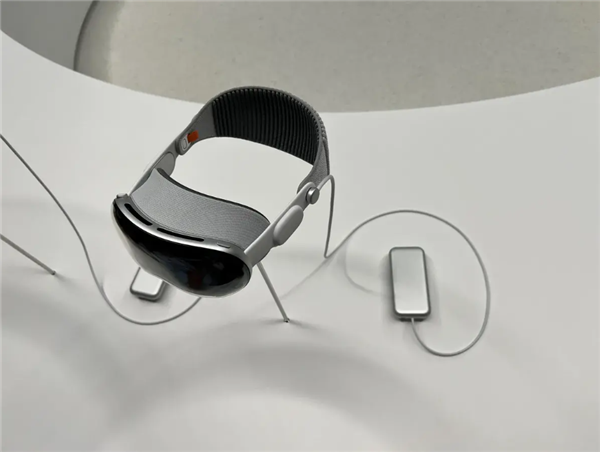 取代iPhone?苹果发布首款MR头显 真机首秀来了:2.5万必买?(图4) 取代iPhone?苹果发布首款MR头显 真机首秀来了:2.5万必买?(图4)