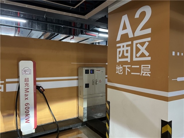 充电像加油一样便捷？实探华为全液冷超充站：1秒1公里(图6)