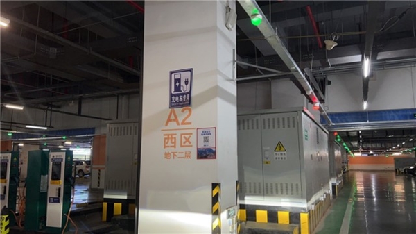 充电像加油一样便捷？实探华为全液冷超充站：1秒1公里(图5)