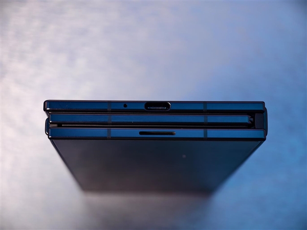 19999元起!三星Galaxy Z TriFold国行真机上手:手机瞬间变10英寸平板