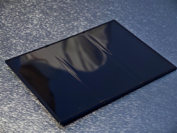 19999元起!三星Galaxy Z TriFold国行真机上手:手机瞬间变10英寸平板