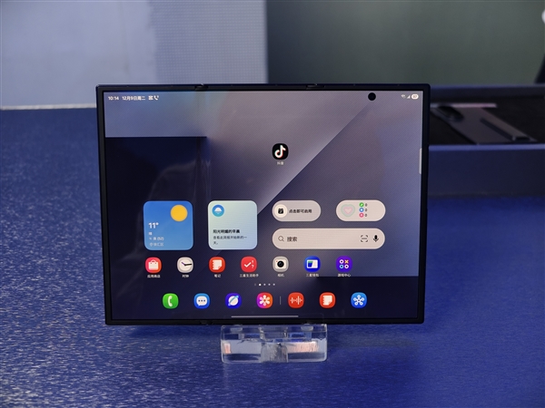 19999元起!三星Galaxy Z TriFold国行真机上手:手机瞬间变10英寸平板