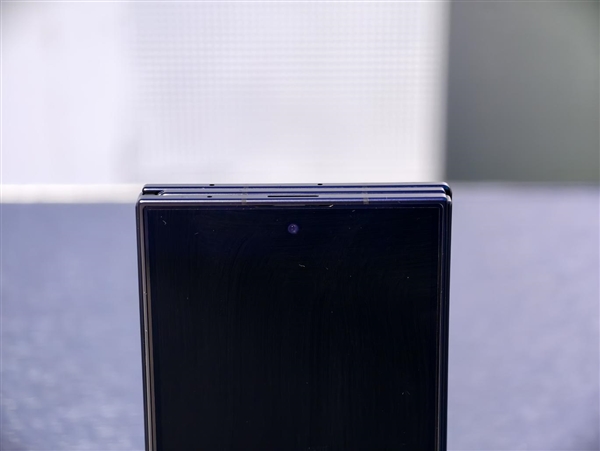 19999元起!三星Galaxy Z TriFold国行真机上手:手机瞬间变10英寸平板