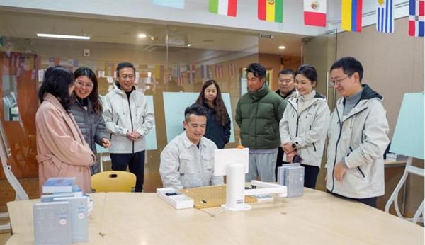 以AI为桥  问教于师：阿尔法蛋AI公益走进杭州两校  共探智慧教学新路径(图8)