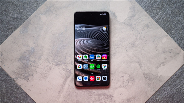 小米17 Ultra外观渲染图来了：经典大圆镜头回归 没有背屏(图3)