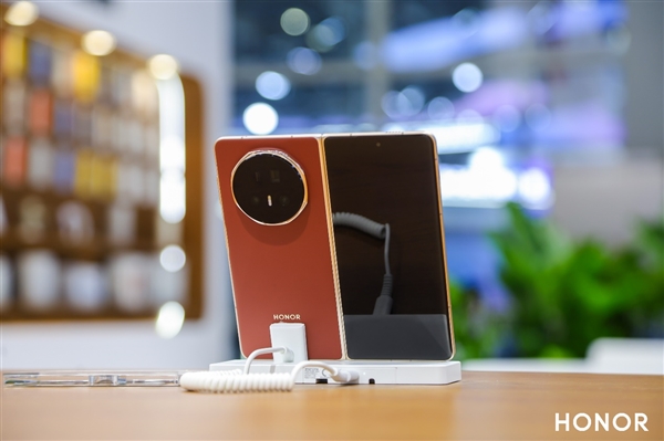 荣耀全明星产品阵容亮相中国电信2025数智科技生态大会(图8)