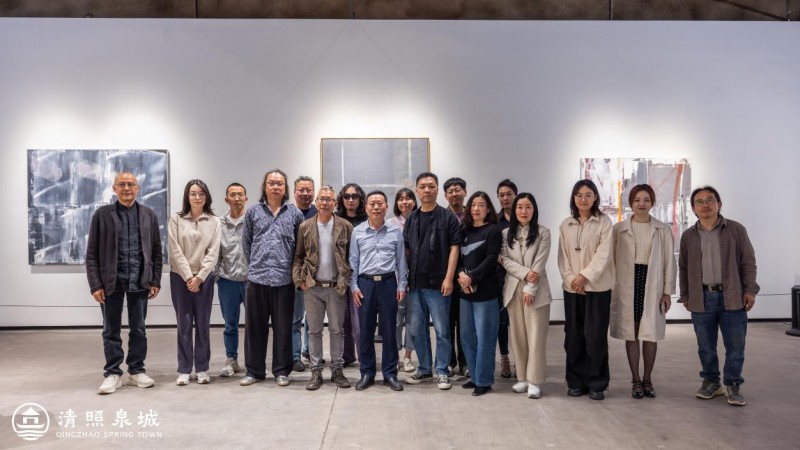 “清照泉城诗歌之夜暨吕德安作品展”泉畔开幕(图2) “清照泉城诗歌之夜暨吕德安作品展”泉畔开幕(图2)