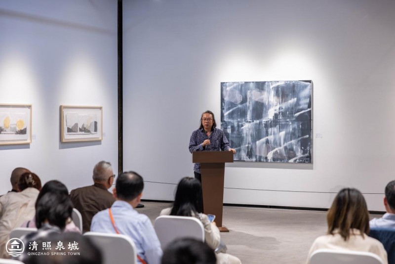 “清照泉城诗歌之夜暨吕德安作品展”泉畔开幕(图4) “清照泉城诗歌之夜暨吕德安作品展”泉畔开幕(图4)