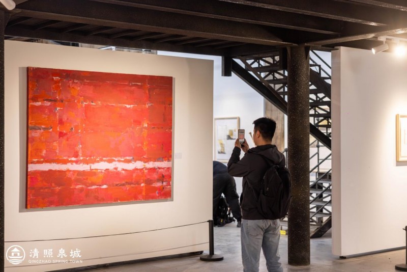 “清照泉城诗歌之夜暨吕德安作品展”泉畔开幕(图5) “清照泉城诗歌之夜暨吕德安作品展”泉畔开幕(图5)