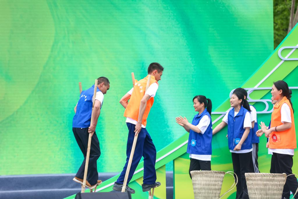 “大地欢歌”全国乡村文化建设年在渝启动 春季“村晚”主会场村民登台当主角(图3)