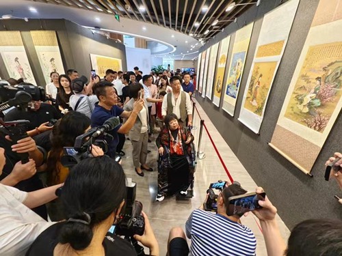 以书画为媒——“轮椅画家”秦百兰画展暨新书发布会在京举行(图9)