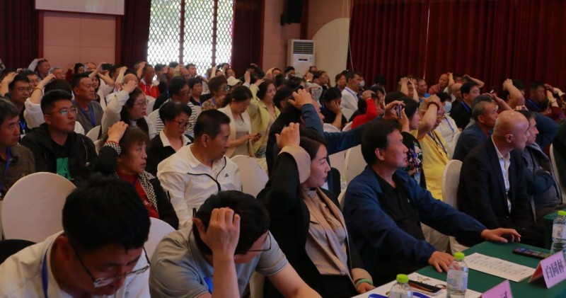 伊康集团携手张泰源教授在广东举办顺天丹干细胞说明会(图1)