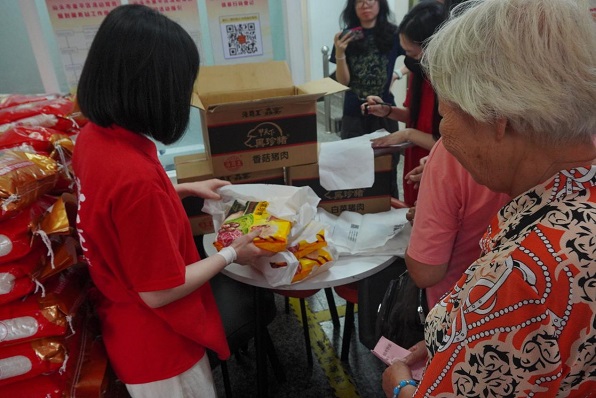 海霸王(汕头)食品有限公司荣获“CCTV慈善企业”国家级荣誉(图2) 海霸王(汕头)食品有限公司荣获“CCTV慈善企业”国家级荣誉(图2)