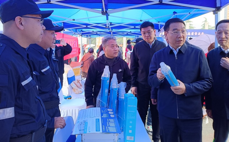 未来•爱心壹号:便携式小罐氧 氧护健康 天水宏康专业制氧供氧21年(图1) 未来•爱心壹号:便携式小罐氧 氧护健康 天水宏康专业制氧供氧21年(图1)