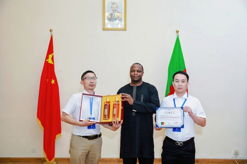 湖南茗星生物科技有限公司举办隆重拜师仪式(图4) 湖南茗星生物科技有限公司举办隆重拜师仪式(图4)