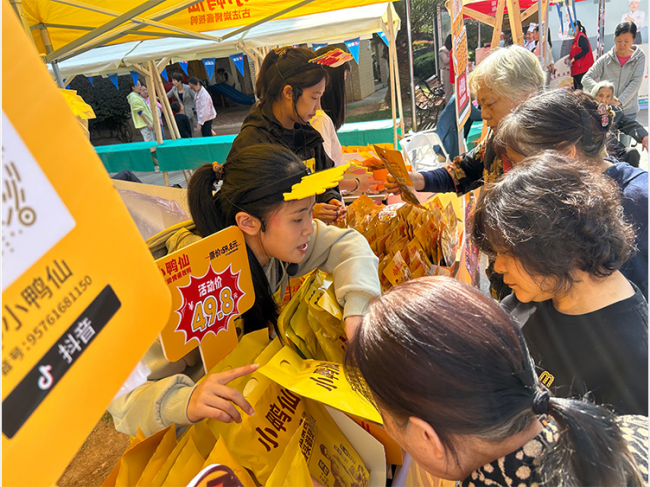 小鸭仙玩转星集市,焕新亮相长沙政法频道“2023美好社区生活节”(图3) 小鸭仙玩转星集市,焕新亮相长沙政法频道“2023美好社区生活节”(图3)